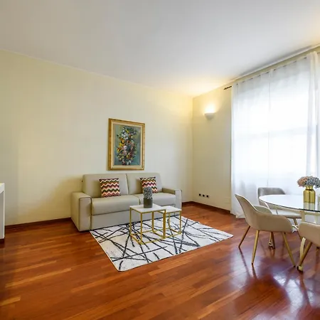 Royal Luxury P.zza Della Repubblica Aparthotel 3*