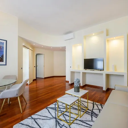 Royal Luxury P.zza Della Repubblica Aparthotel Milán