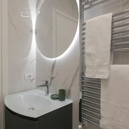 Royal Luxury P.zza Della Repubblica Apart Otel 3*