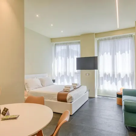 Royal Luxury P.zza Della Repubblica Apart Otel 3*