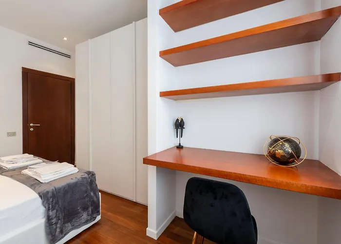 Royal Luxury P.zza Della Repubblica Aparthotel